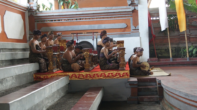 Batubuluan Village & Barong dance